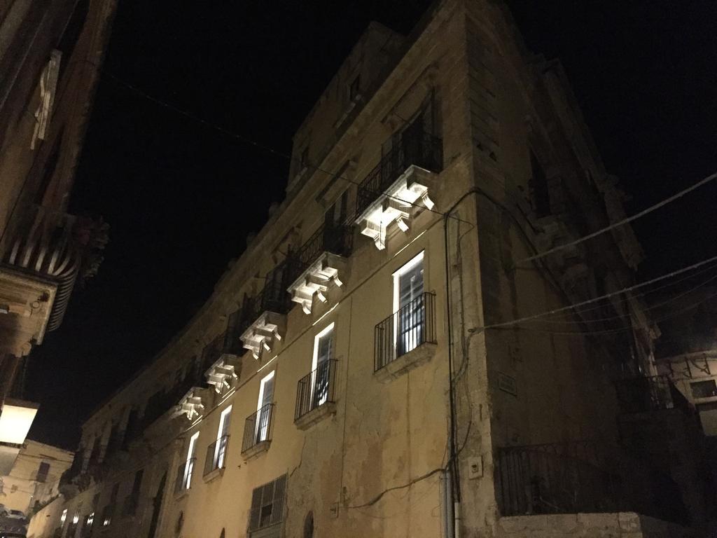 Bed and Breakfast Palazzo Tasca Noto Exterior foto