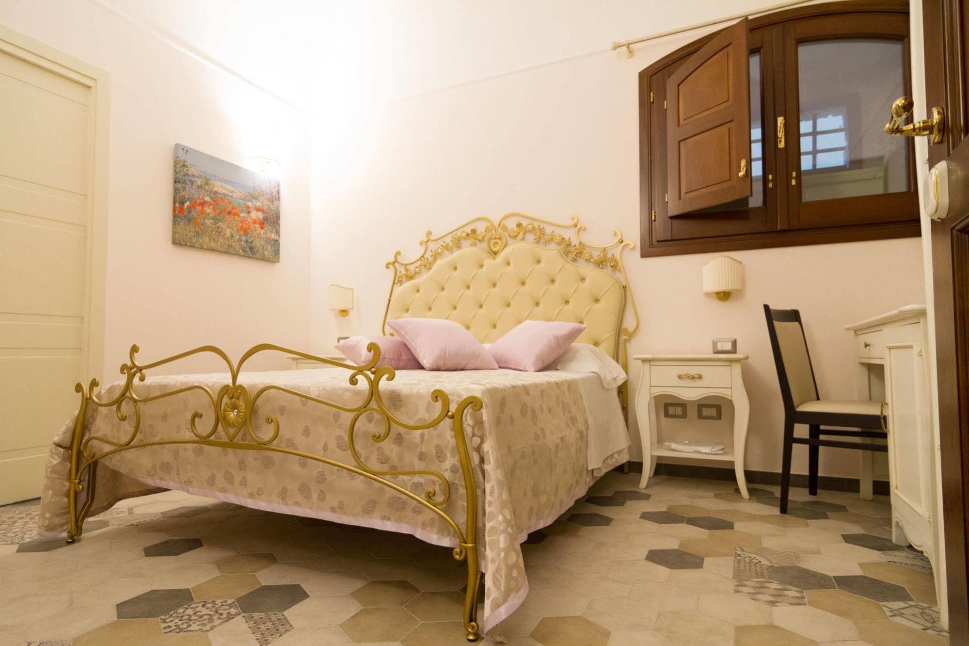 Bed and Breakfast Palazzo Tasca Noto Exterior foto